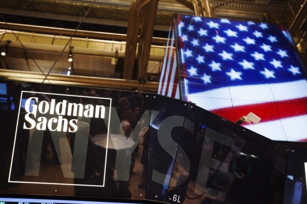 
	Инвестиционната банка Goldman Sachs загуби 4,61 на сто в понеделник. Акциите сега струват 149,25 долара за брой &ndash; близо до годишното дъно от 145,25 долара. Снимки: Ройтерс

