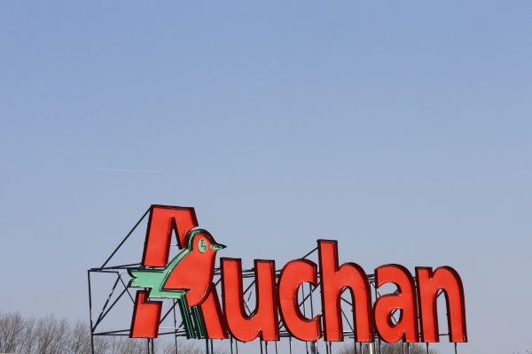 
	Френската верига супермаркети Groupe Auchan принадлежи на семейната империя Мюлие. Holding Association Familiale Mulliez е основан през 1955 г. от Франсоа Мюлие, а днес се управлява от Тиери Мюлие. Основаната през 1961 г. Groupe Auchan има над 800 големи магазина, както и 820 супермаркета в 16 страни в света.&nbsp;
	
	Снимка: Архив Ройтерс
