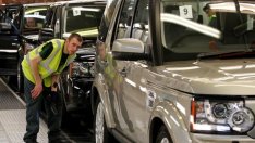  Най-големият производител на автомобили във Великобритания съкращава 1000 души