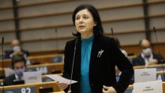 Вера Йоурова: ЕК напълно подкрепя правото на мирни протести в България