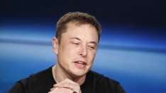 Обиден туит на Илон Мъск потопи акциите на Tesla