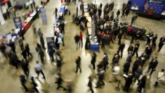 Частният сектор в САЩ добавя повече от очакваните нови работни места