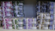 Политическата несигурност тласна инвеститорите към активи убежища