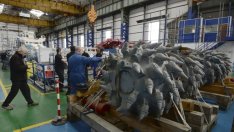 Промишлеността във Великобритания стагнира през юни