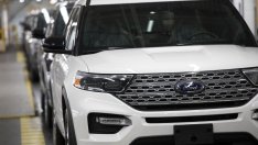 Автоконцерните в САЩ залагат на хибридите, докато търсенето на електромобили се охлажда