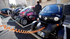 Петролните компании масово инвестират в... електромобили