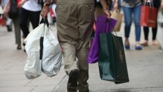 Продажбите на дребно във Великобритания растат, но перспективите са мрачни