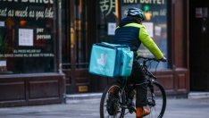 Deliveroo сви горния диапазон на целта за своето IPO