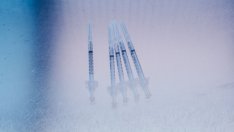 Всички получени ваксини на AstraZeneca ще се прилагат като първа доза