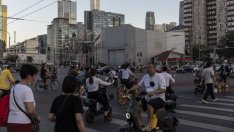 Китайският сектор на услугите се сви за първи път от началото на пандемията