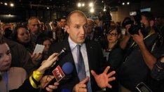 FT: Румен Радев опитва да разсее опасенията, че е твърде близък с Русия