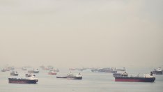 Петролният пазар се готви за дългоочаквания излишък