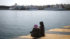 Гърция започва да връща бежанците към съседна Турция