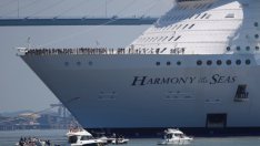 Най-големият круизен кораб в света вече е във водата