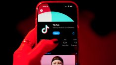 TikTok поколението и алгоритъмът, който пренаписва политиката