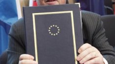 Юнкер: Протакането на дълговата криза е "катастрофално" 