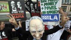 Мърдок оцеля при революцията на акционерите 