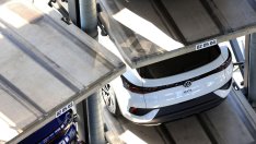 Volkswagen ще чака отговора на ЕС относно IRA, преди да обяви още фабрики за батерии