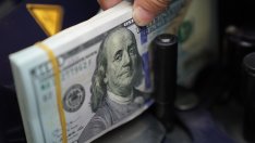 С поевтиняването на долара централните банки се питат – да девалвират или не?