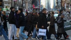 Продажбите на дребно в САЩ нарастват по-рязко от очакваното