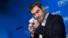 Партията на Меркел се страхува, че вътрешните битки може да ѝ струват властта