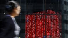 Фондовите пазари се сринаха, петролът рязко поскъпва след израелския удар срещу Иран