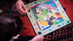 Печалбата на Hasbro се срина, след като по-високите цени удариха търсенето