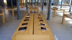 Apple може да започне да отваря част от магазините си от април