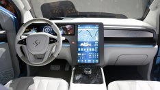 Технологичните компании навлизат агресивно в сектора на електромобилите 