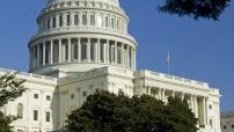 Сенатът на САЩ отказва ваканция, за да завърши преговорите за тавана на дълга