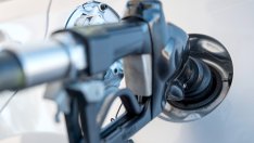 Положителната страна на по-слабата икономика: по-евтин бензин