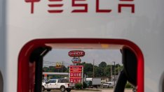 Tesla може да пусне в продажба електрическия влекач Semi преди края на годината