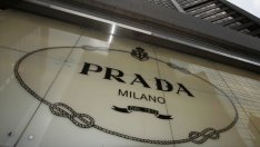 Prada иска съоснователят на марката да поеме контрол върху магазините ѝ в Милано