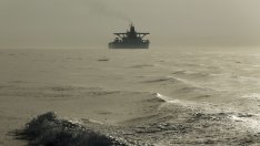 Русия намалява износа на петрол през май, за да изпълни обещанията към ОПЕК+