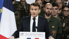 Франция увеличава с над една трета военните си разходи, за да трансформира армията