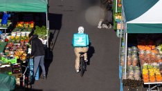 Deliveroo открива първия си физически магазин за хранителни стоки във Великобритания