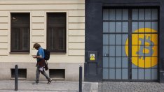 Биткойн ETF-ите правят бебешки стъпки от по 50 млрд. долара към традиционните финанси