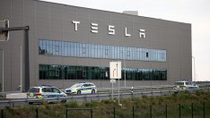 Tesla придобива част от фалиралия германски доставчик Manz