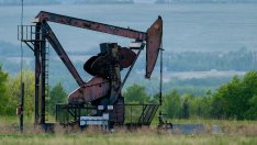 Петролът поевтинява на фона на предпазливите прогнози за търсенето*