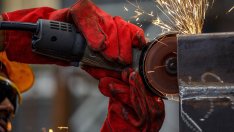 Фабриките в Азия остават под натиск на фона на неравномерното търсене