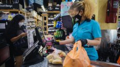 Продажбите на дребно в САЩ се повишиха с повече от очакваното през септември