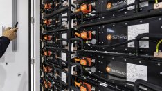 Германска компания дава „втори живот“ на използвани батерии за електромобили