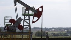 Цената на руския сорт петрол Urals е паднала с близо 40 долара за година