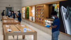 Apple затваря повторно над 20 магазина в САЩ