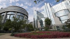 Кои големи въпроси отложи Брюксел за след изборите за европарламент?