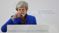 Расте натискът върху Мей да се откаже от предложението и да подаде оставка 