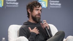 Дорси защити мястото си в Twitter, но с тежки условия