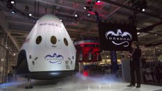 SpaceX ще прати двама туристи на Луната догодина