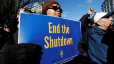 Временната парализа на федералното правителство ще забави икономиката на САЩ