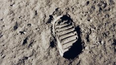 Може ли някой да „притежава“ Луната?